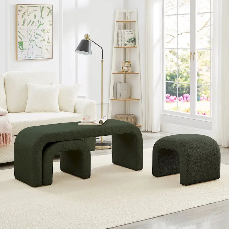 Ensemble petit canapé trois places et pouf