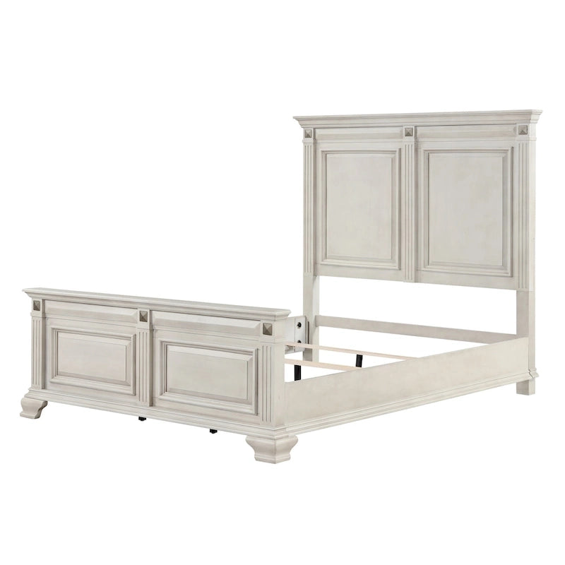 Chambre à coucher en bois d'aspect vieilli parchemin avec lit à panneaux, commode, miroir, table de chevet, chiffonnier