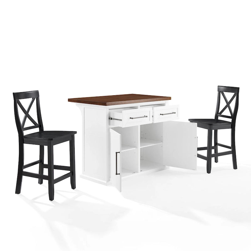 Îlot de cuisine avec comptoir en bois (associé à des tabourets hauts avec dossiers en forme de X)