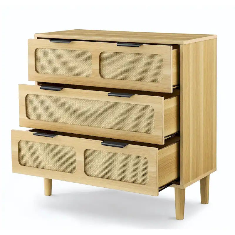 Commode moderne en rotin avec de grands tiroirs et des poignées en métal